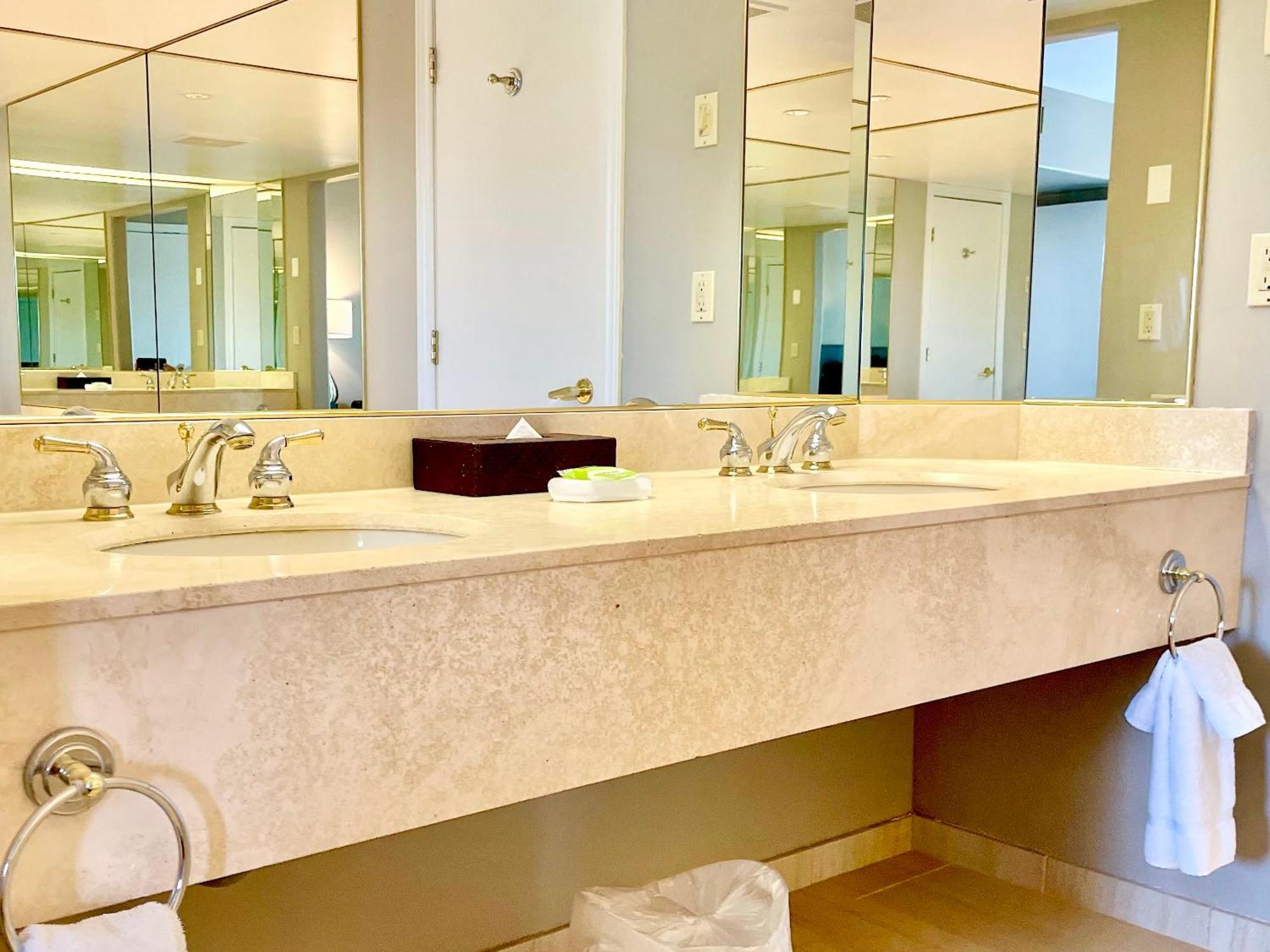 Hillside Haven: Carriage Club Resort Retreat Edgar Luaran gambar