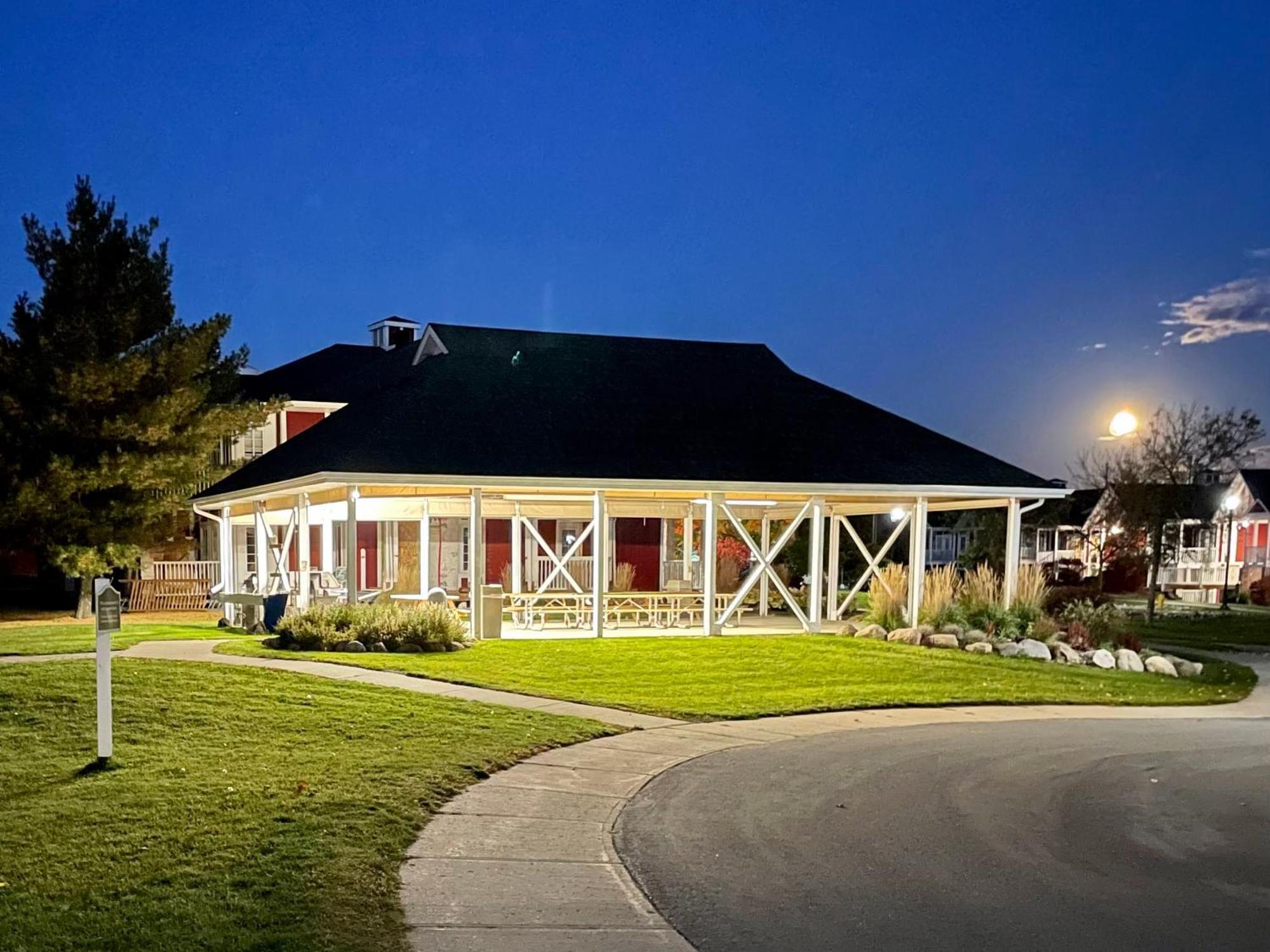 Hillside Haven: Carriage Club Resort Retreat Edgar Luaran gambar